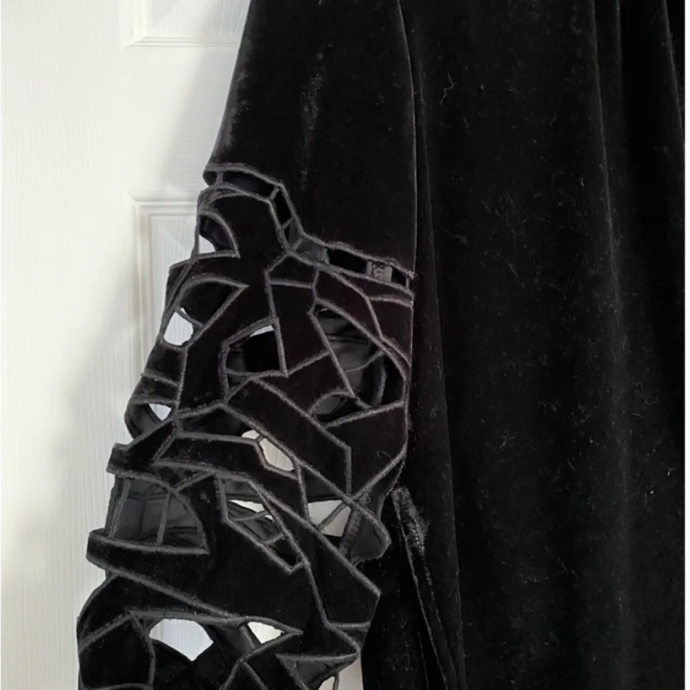 Anthropologie Joie Elegant Black Women's Top with Cut-Out Sleeves - Picture 4 of 4